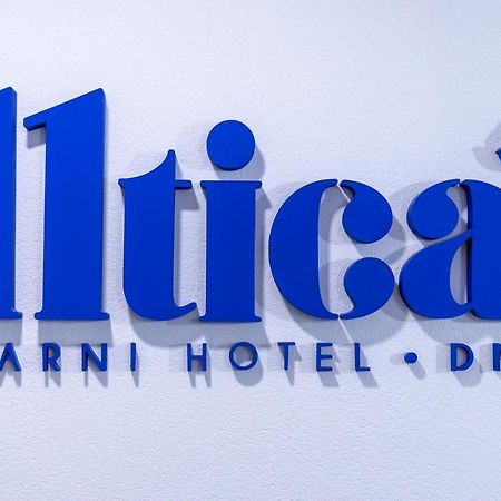 Garni Hotel 11Tica Dm Novi Sad Exterior foto