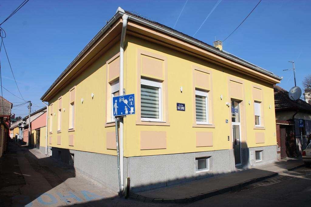 Garni Hotel 11Tica Dm Novi Sad Exterior foto