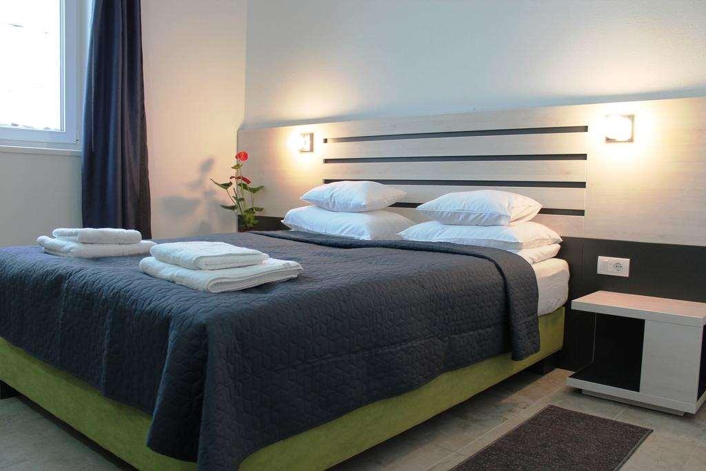 Garni Hotel 11Tica Dm Novi Sad Quarto foto
