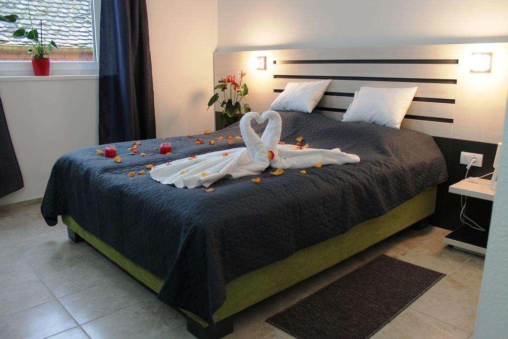 Garni Hotel 11Tica Dm Novi Sad Quarto foto