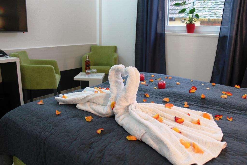 Garni Hotel 11Tica Dm Novi Sad Quarto foto