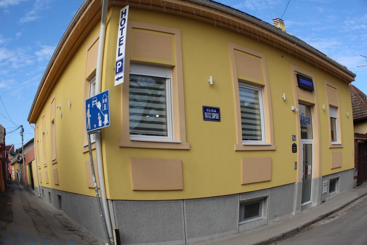 Garni Hotel 11Tica Dm Novi Sad Exterior foto